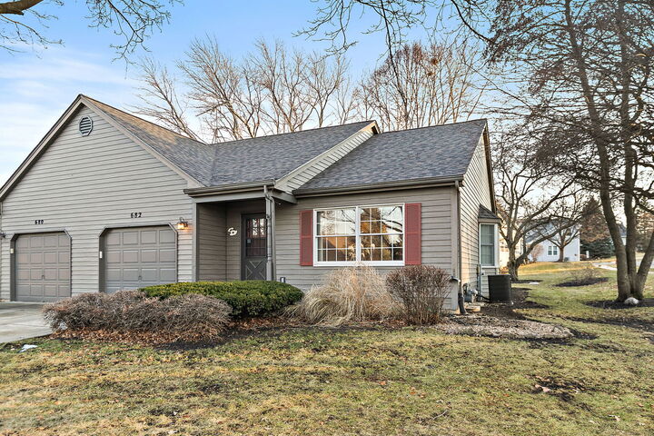 Property Photo:  682 Alice Place 682  IL 60123 