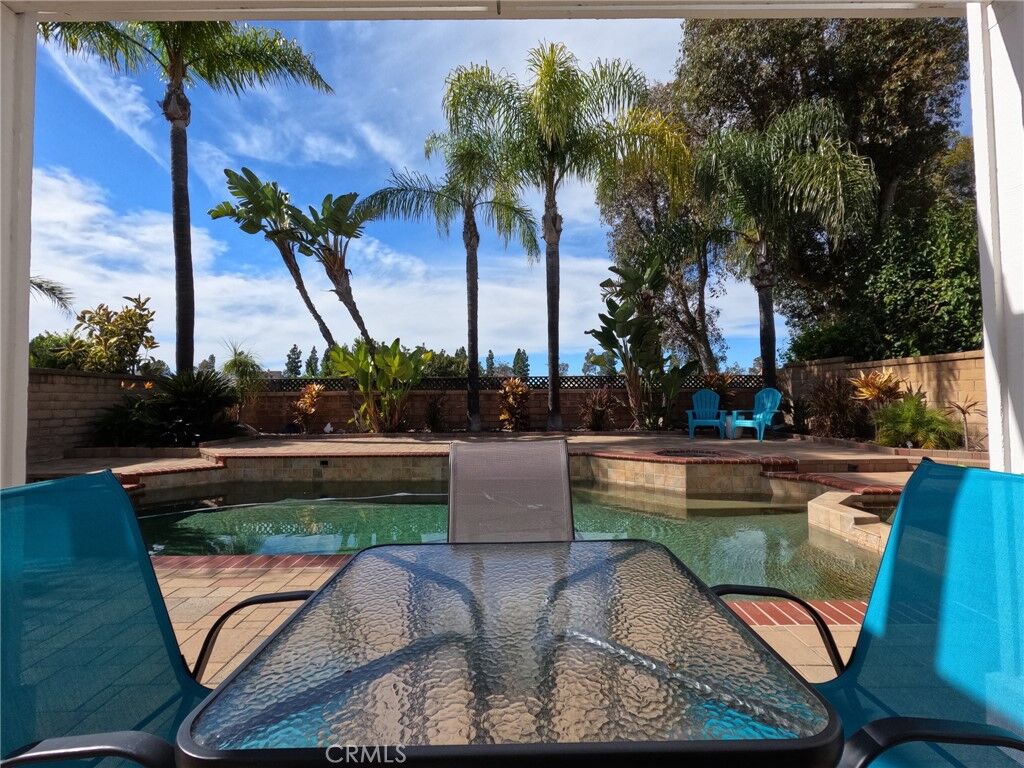 Property Photo:  21865 Jinetes  CA 92691 