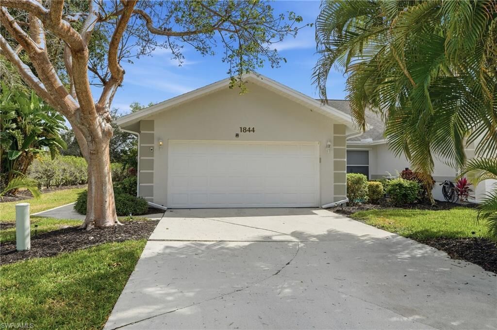 Property Photo: 1844 W Crown Pointe Blvd FL 34112