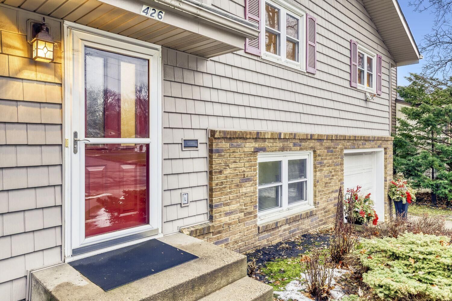 Property Photo:  426 Emerson Avenue W  MN 55118 