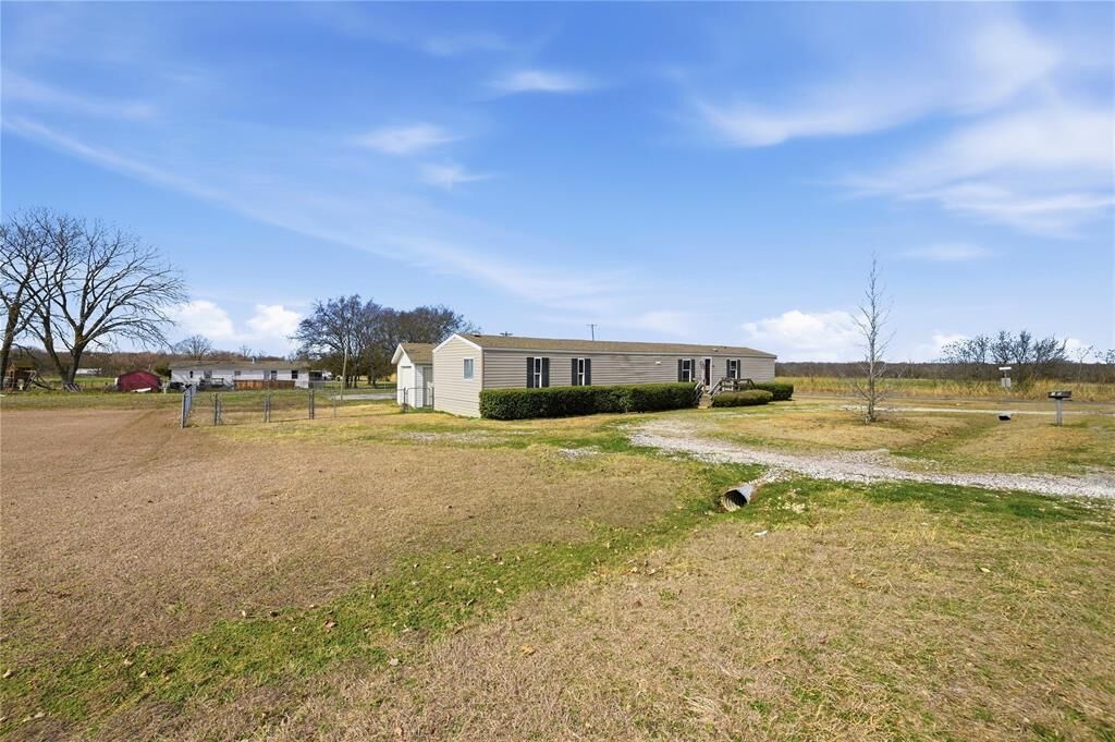 Property Photo: 125 Willow Ridge Circle TX 75092