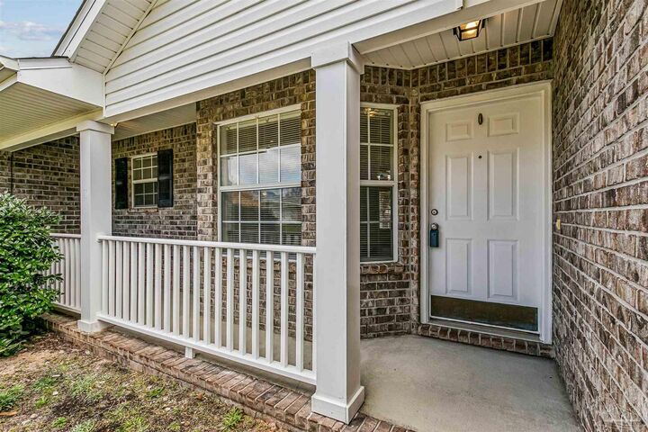 Property Photo: 4873 La Casa Cir FL 32571