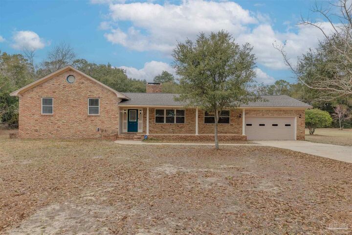 Property Photo: 2700 Nandora Ave FL 32526