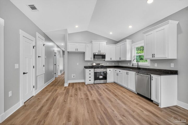 Property Photo:  3011 N 15th Ave  FL 32583 