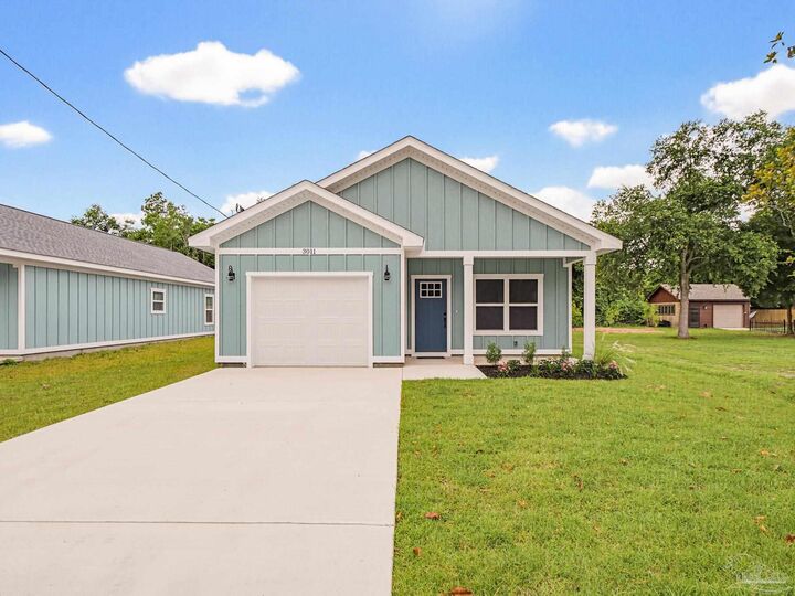 Property Photo: 3011 N 15th Ave FL 32583