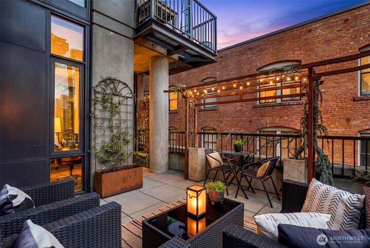 Property Photo:  2720  3rd Avenue 311  WA 98121 