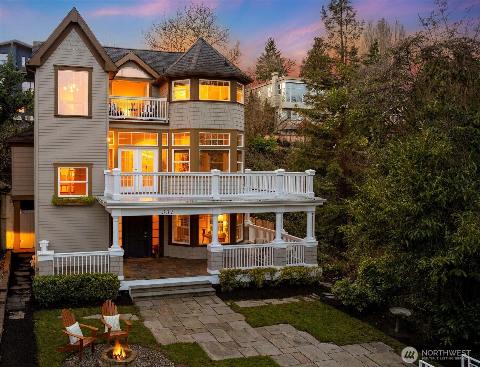 Property Photo:  337  25th Avenue E  WA 98112 