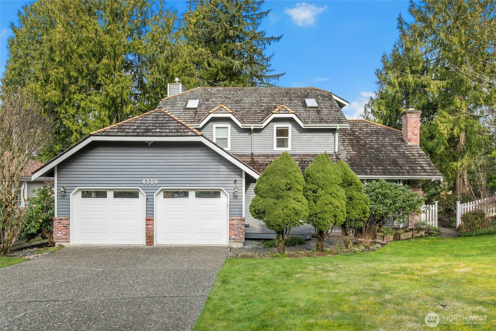 Property Photo:  4310  209th Avenue NE  WA 98074 