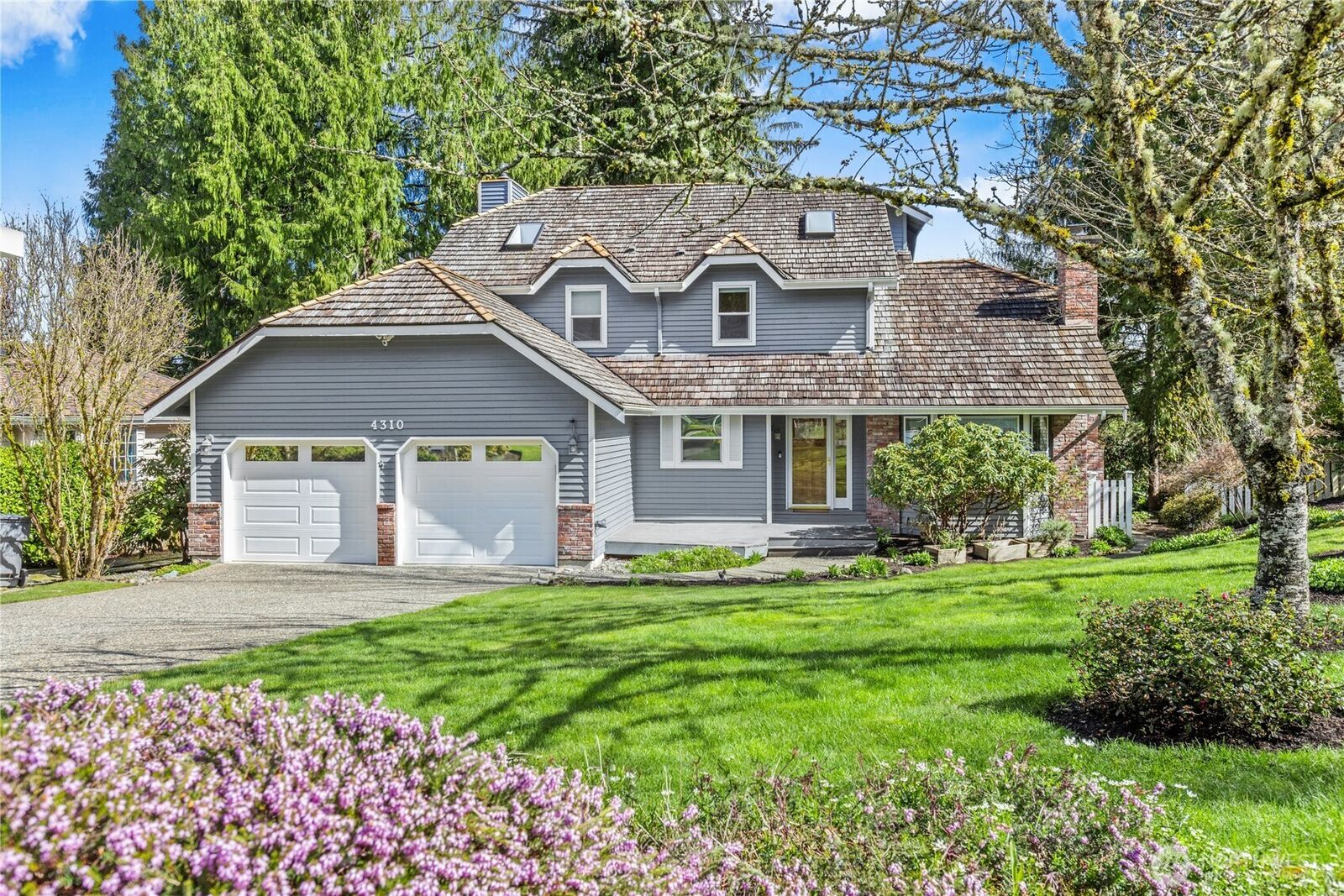 Property Photo:  4310  209th Avenue NE  WA 98074 