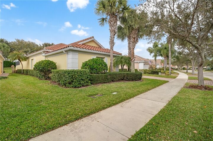 Property Photo:  5193 Eleuthra Circle  FL 32967 