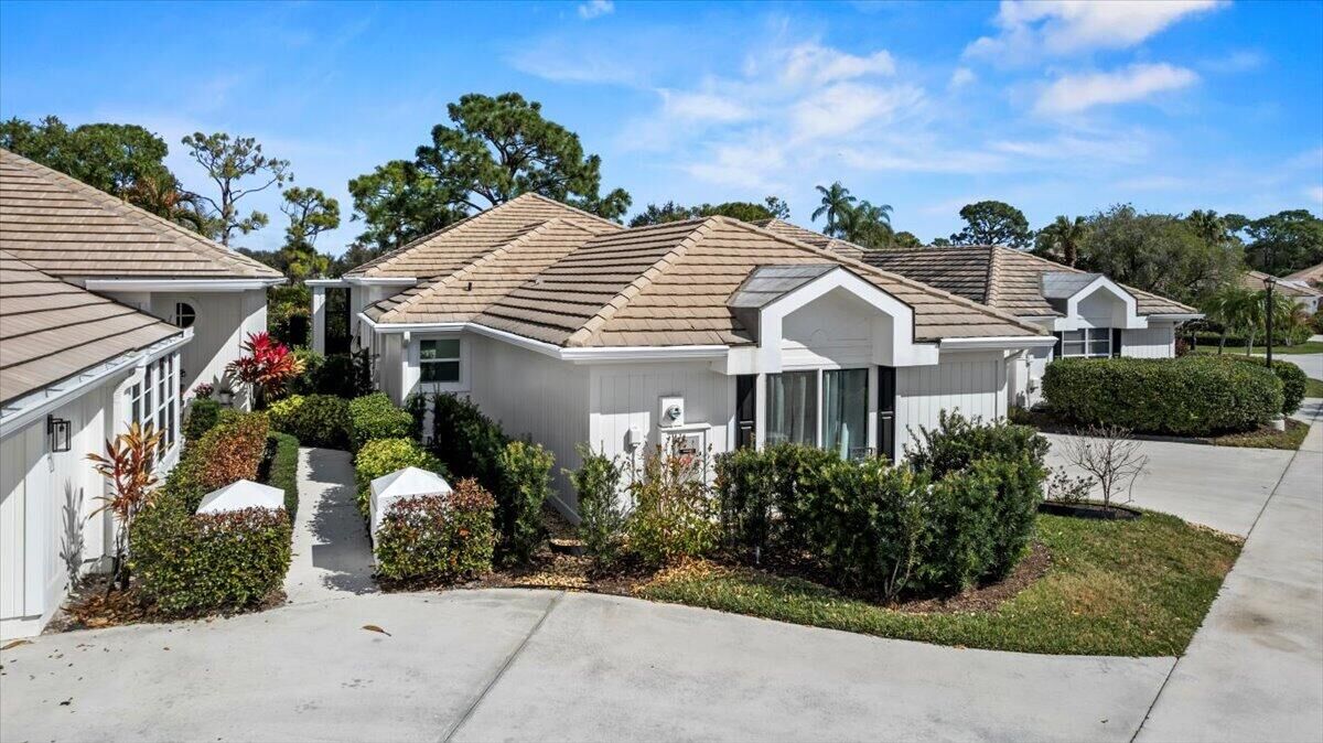 Property Photo: 2253 NW Seagrass Drive FL 34990