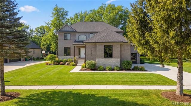 Property Photo:  49585 White Mill Drive  MI 48317 