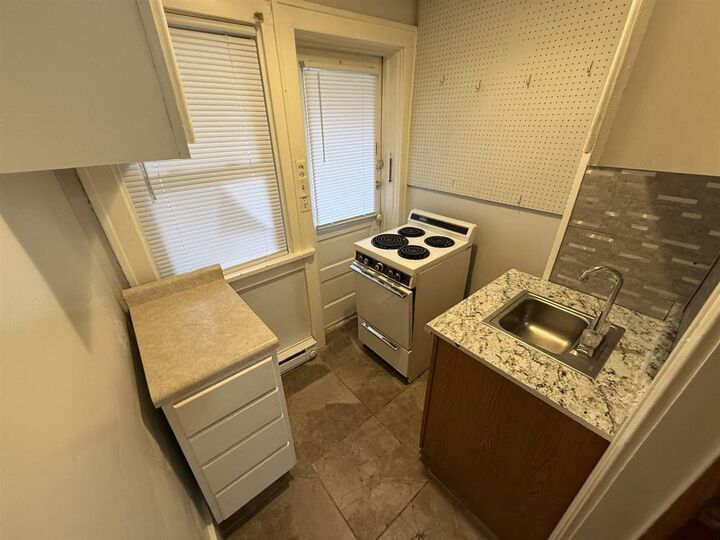 Property Photo:  10 Howard Place  IN 47374 