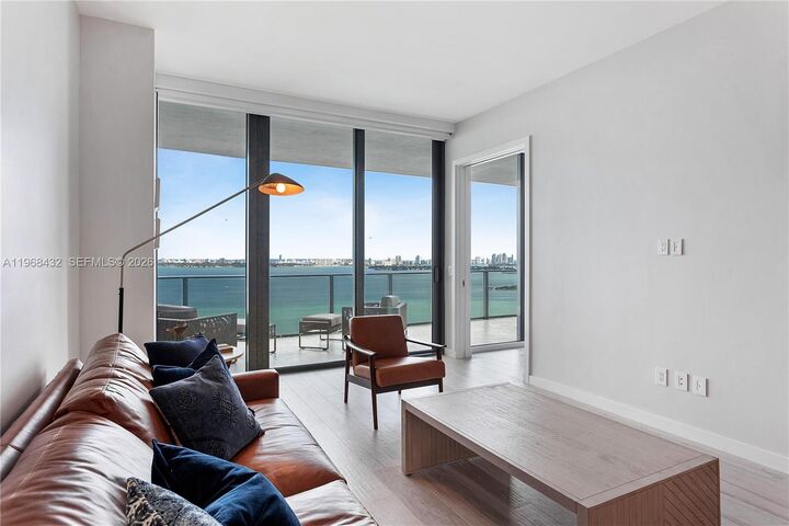 Property Photo: 480 NE 31st St 2804 FL 33137