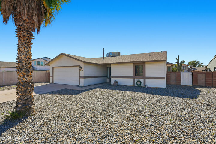 Property Photo: 2589 W Edenbrook Place AZ 85741