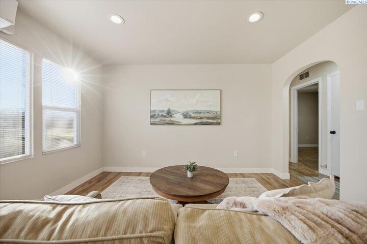 Property Photo:  4218 Hood Ave  WA 99336 