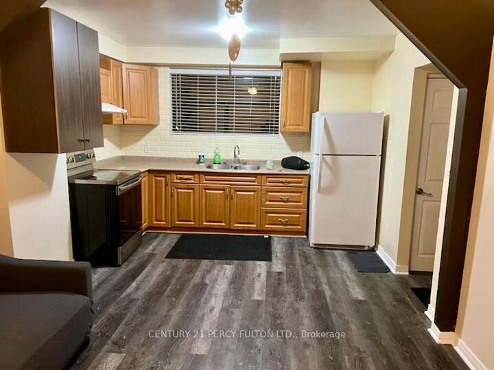 Property Photo:  952 Scarlett Road 2  ON M9P 2V6 