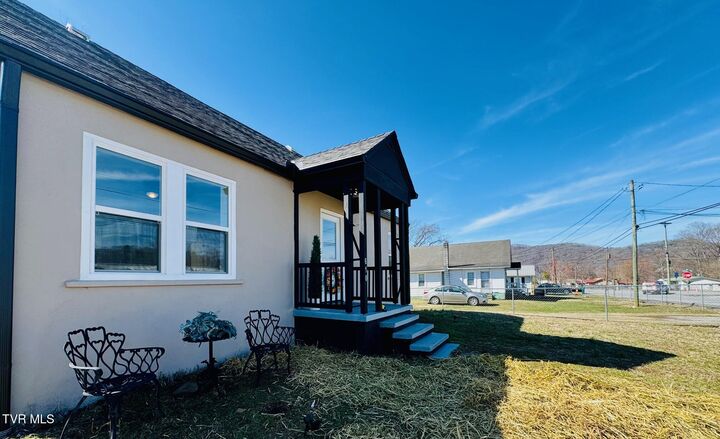 Property Photo: 610 Washington Street TN 37650