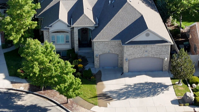 Property Photo: 1653 E Crescent View Circle Cir UT 84092