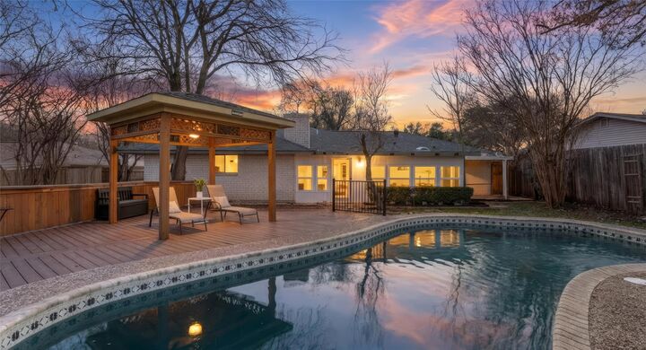 Property Photo:  1704 Shelbourne Drive  TX 78752 