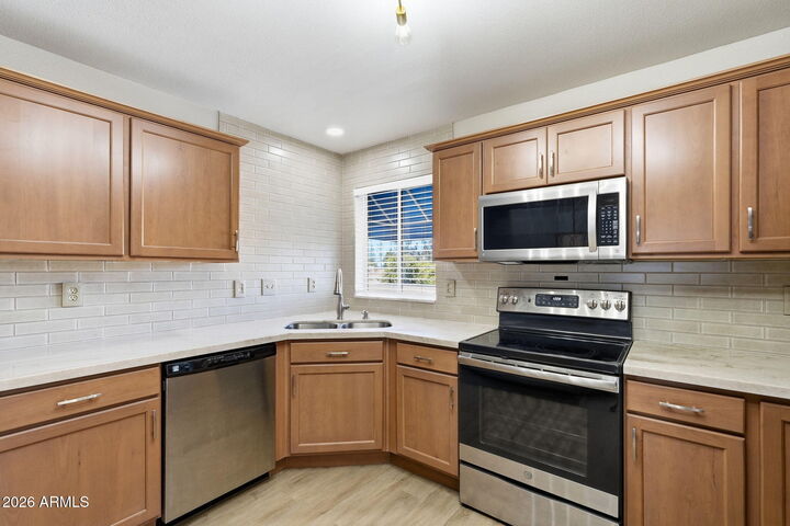 Property Photo:  220 N 22nd Place 2020  AZ 85213 