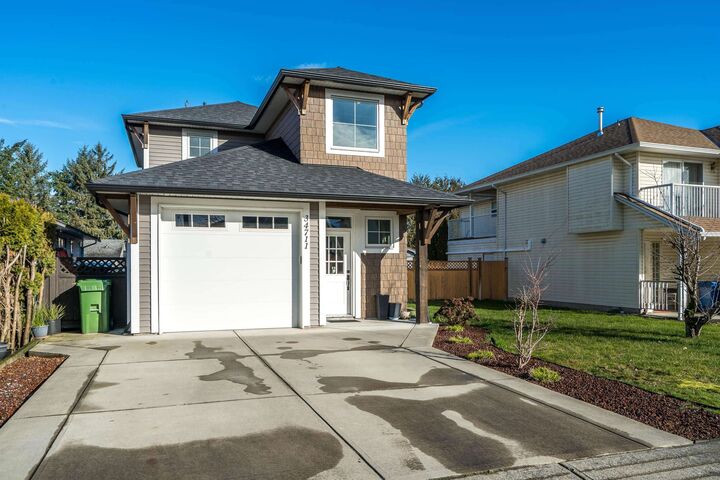 Property Photo: 34711 2 Avenue BC V2S 8C1