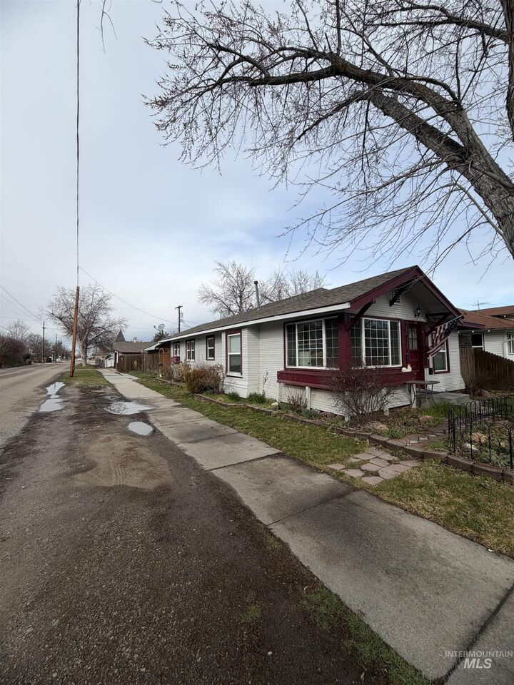 Property Photo: 411 S Wardwell Ave ID 83617