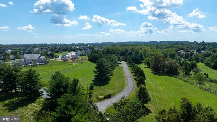 Property Photo:  914 Meadowbreeze  PA 17601 
