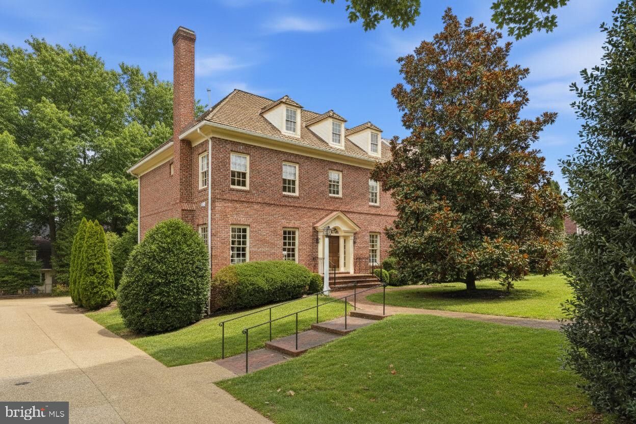 Property Photo: 9874 Palace Green Way VA 22181