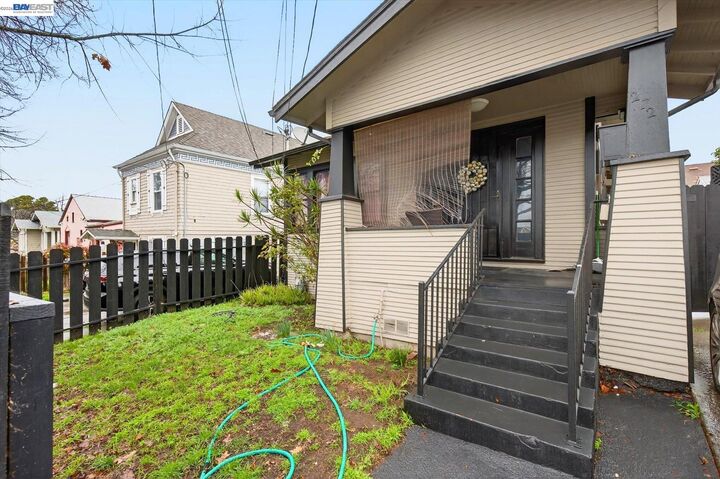 Property Photo:  2724 E 22nd St  CA 94601 