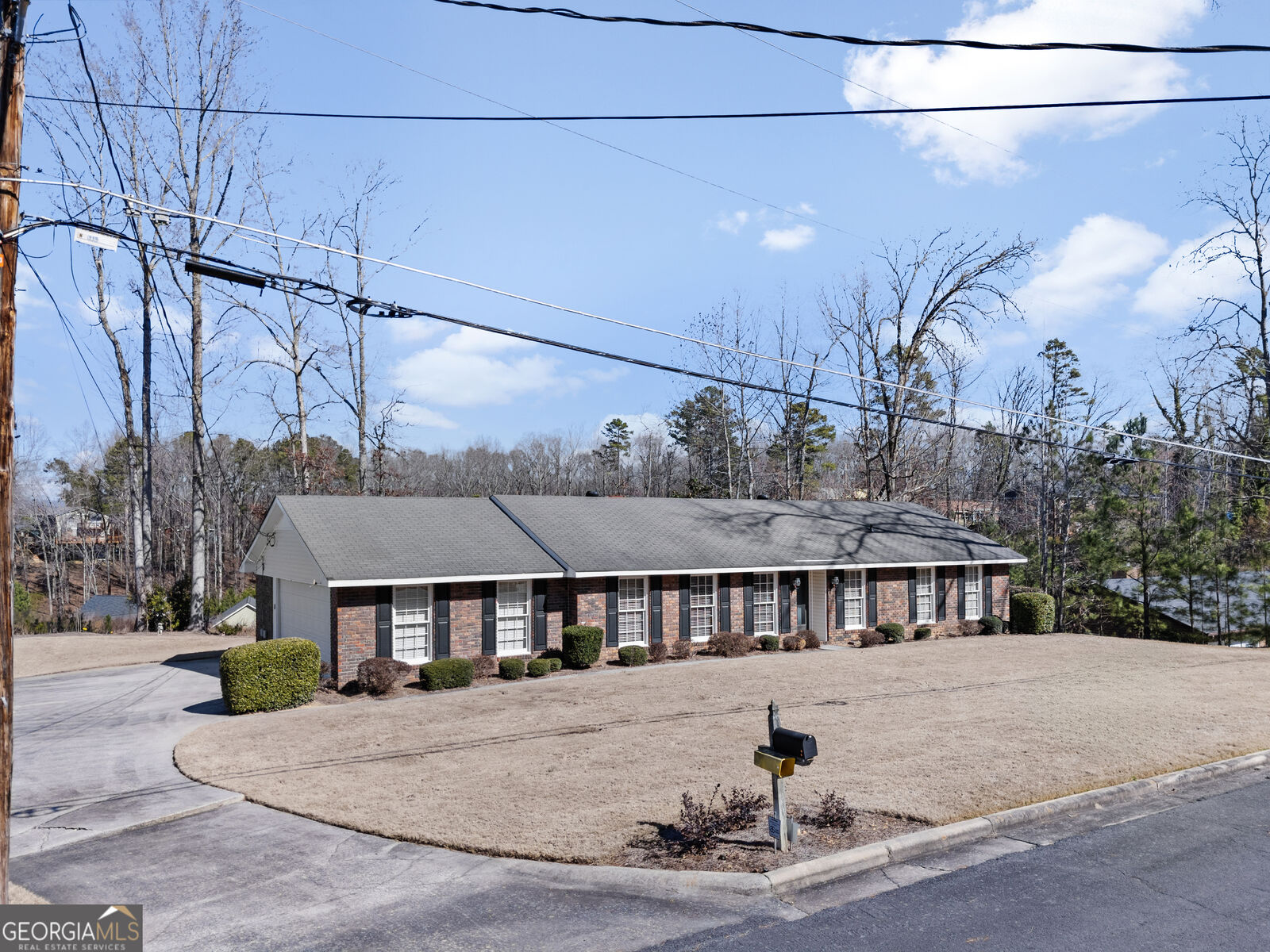 Property Photo:  112 Thornwood Drive SW  GA 30165 