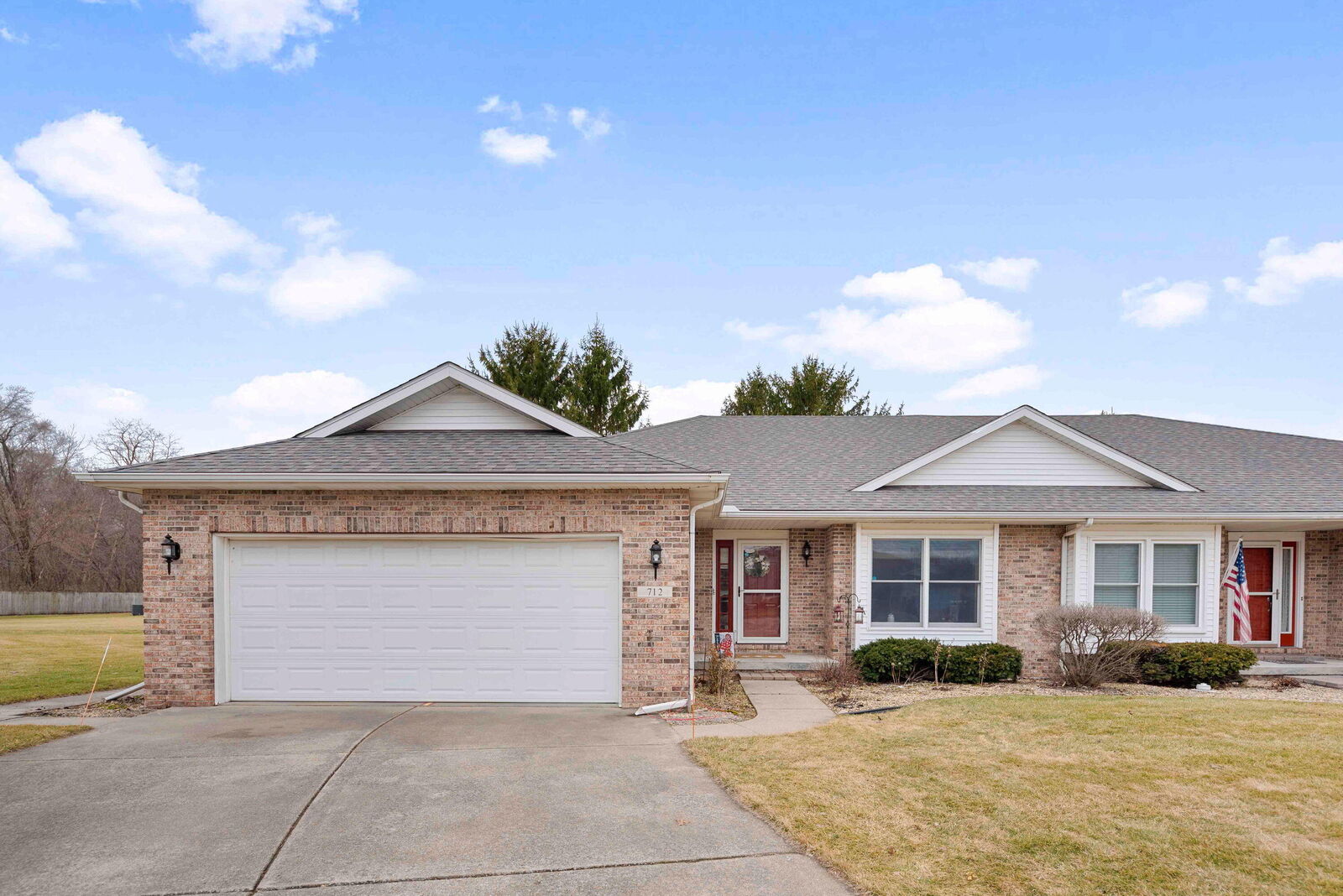 Property Photo:  712 Dogwood Court  IN 46310 