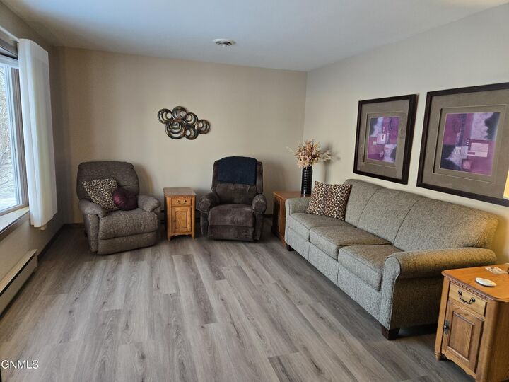 Property Photo:  404 2nd Avenue SE  ND 58413 