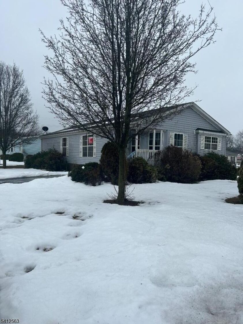 Property Photo:  4 Sunset Court  NJ 07823 