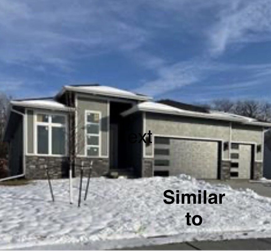 Property Photo: 1362 S Lotus Place IA 50266