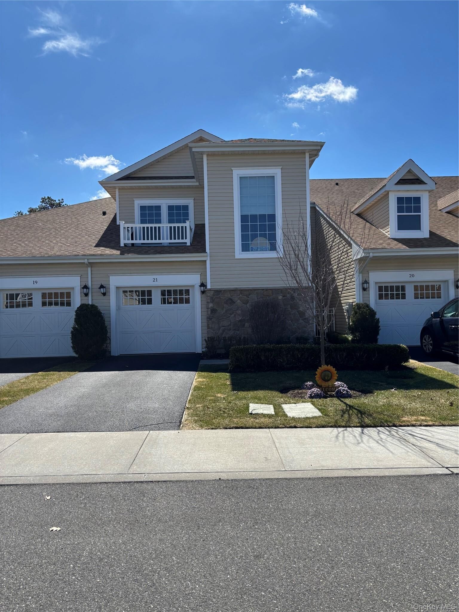 Property Photo:  21 Greentree Court  NY 11967 