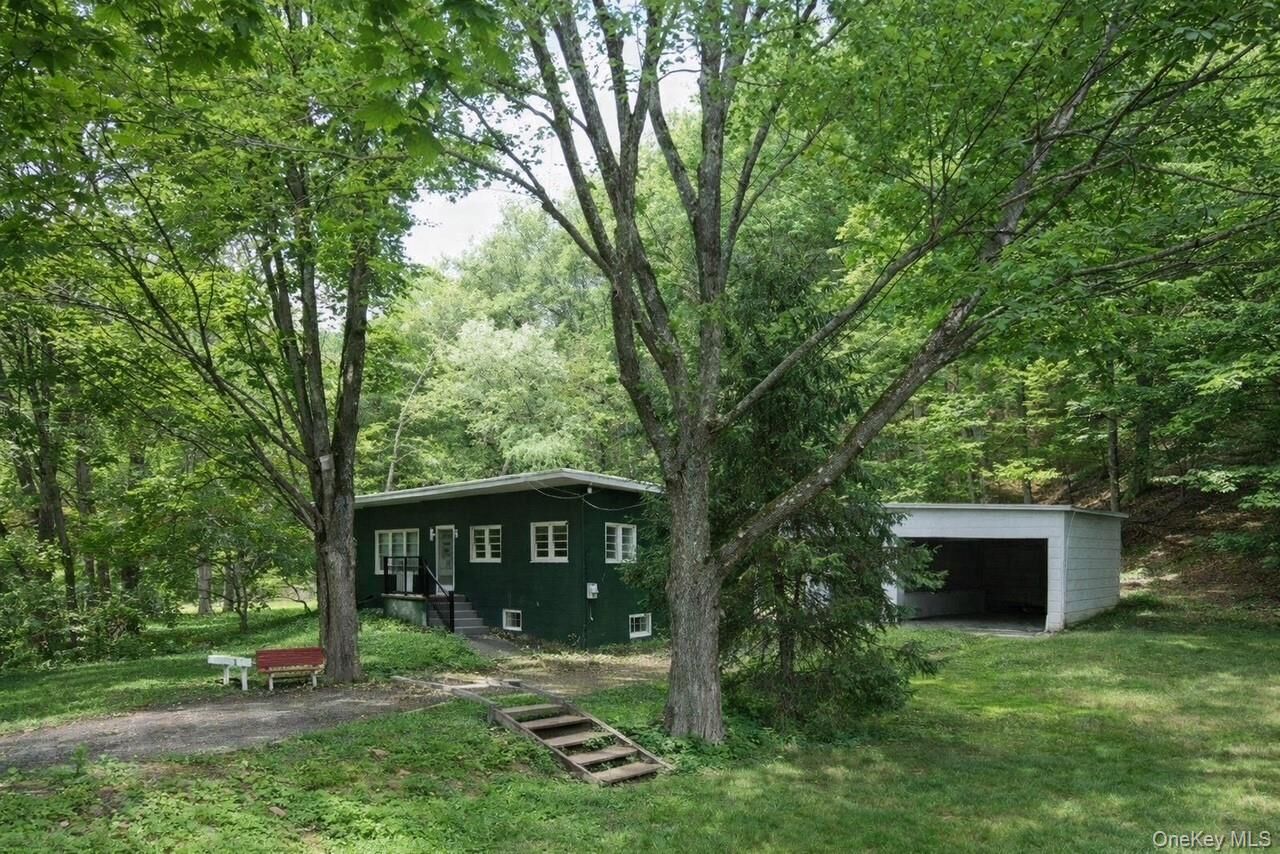 Property Photo:  4 Lonny Drive  NY 12428 