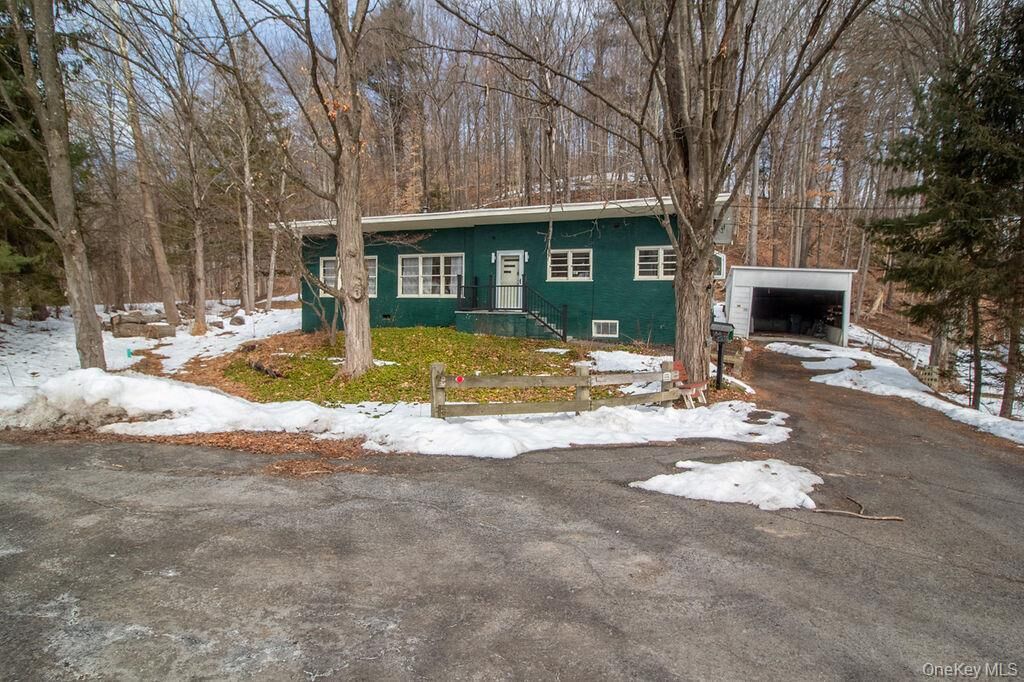 Property Photo:  4 Lonny Drive  NY 12428 