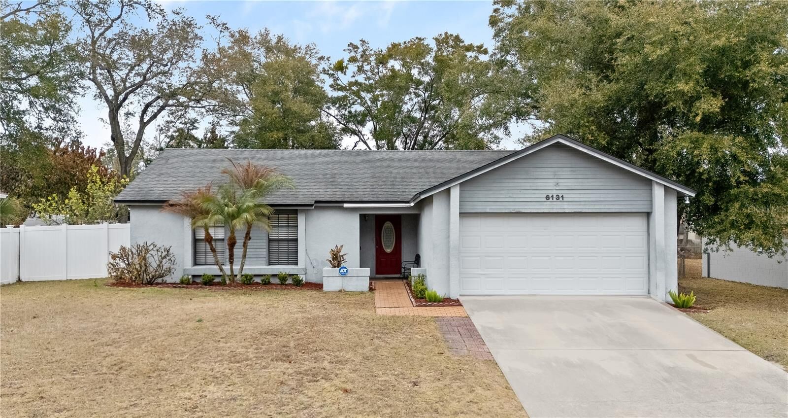 Property Photo: 6131 Sparling Hills Circle FL 32808