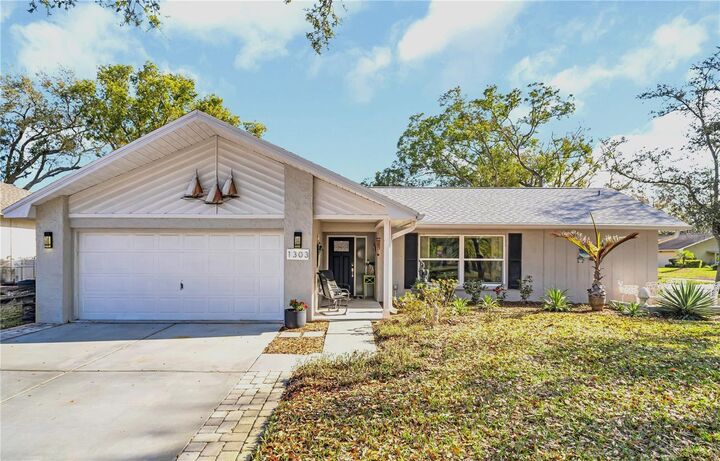 Property Photo: 1303 Glengarry Drive FL 34684