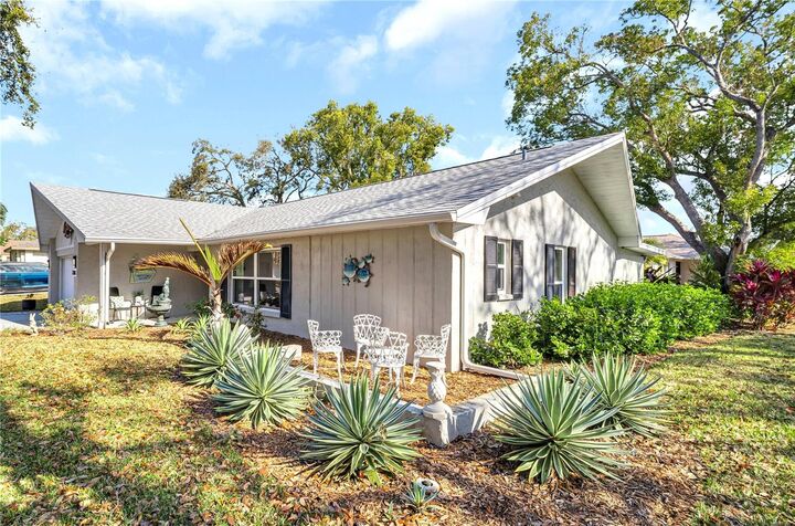 Property Photo:  1303 Glengarry Drive  FL 34684 