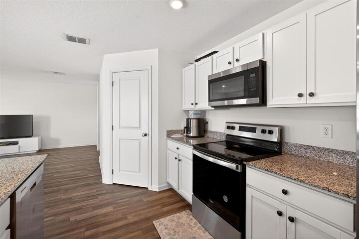 Property Photo:  1665 Minnesota Road  FL 33585 