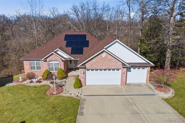 Property Photo:  5 Chariot Court  IL 62034 