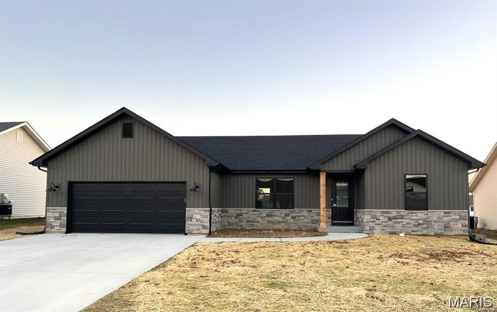 Property Photo:  136 Garrettford Drive  IL 62010 