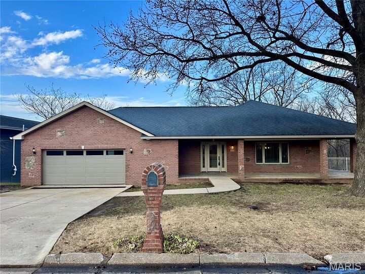 Property Photo: 203 Lakeside Drive IL 62010