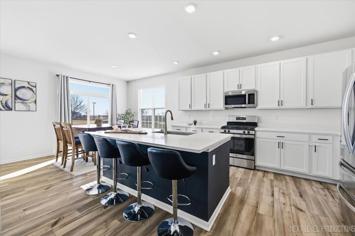 Property Photo:  2154 Tremont Avenue  IL 60560 