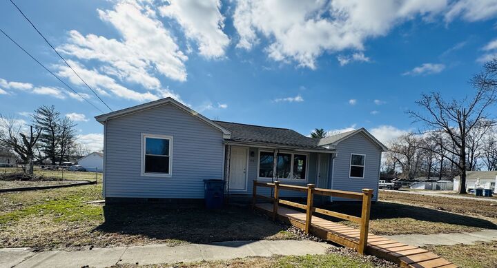 Property Photo: 103 E North Street IL 62884