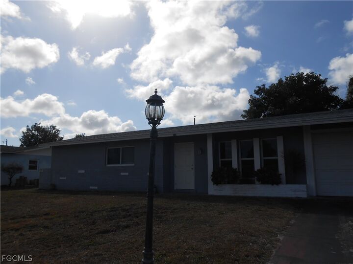 Property Photo:  1516 Lindale Circle  FL 33936 