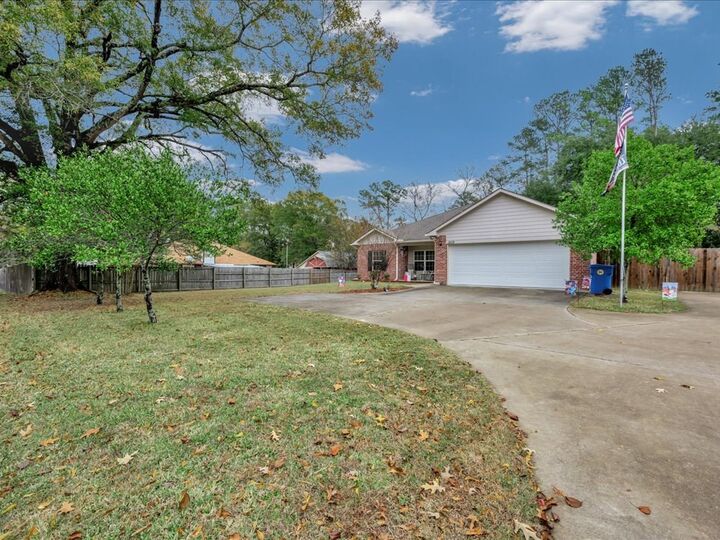 Property Photo: 1435 Feagin Dr TX 75904