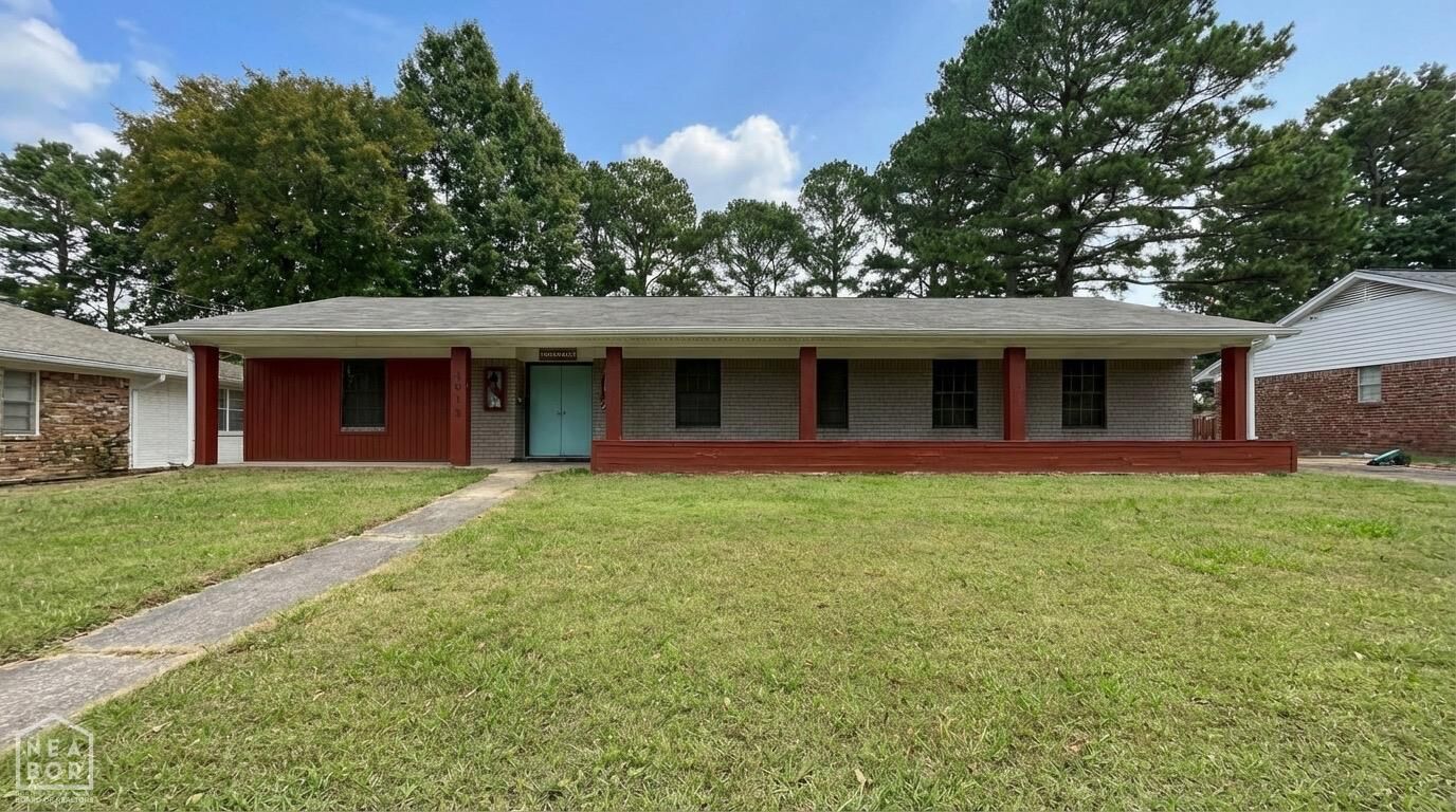 Property Photo: 1912 Sherwood Drive AR 72401